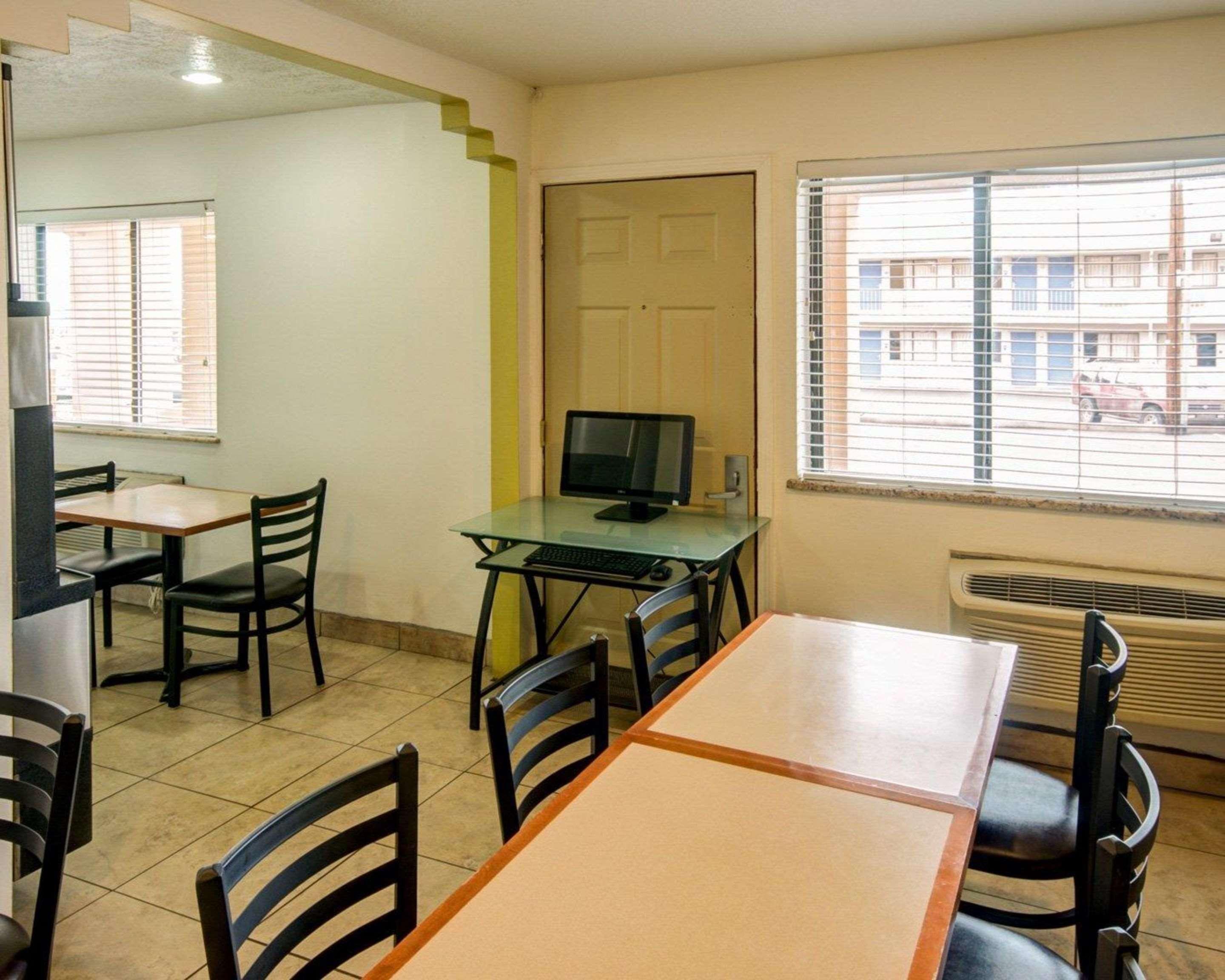 Econo Lodge East Αλμπουκέρκι Εξωτερικό φωτογραφία