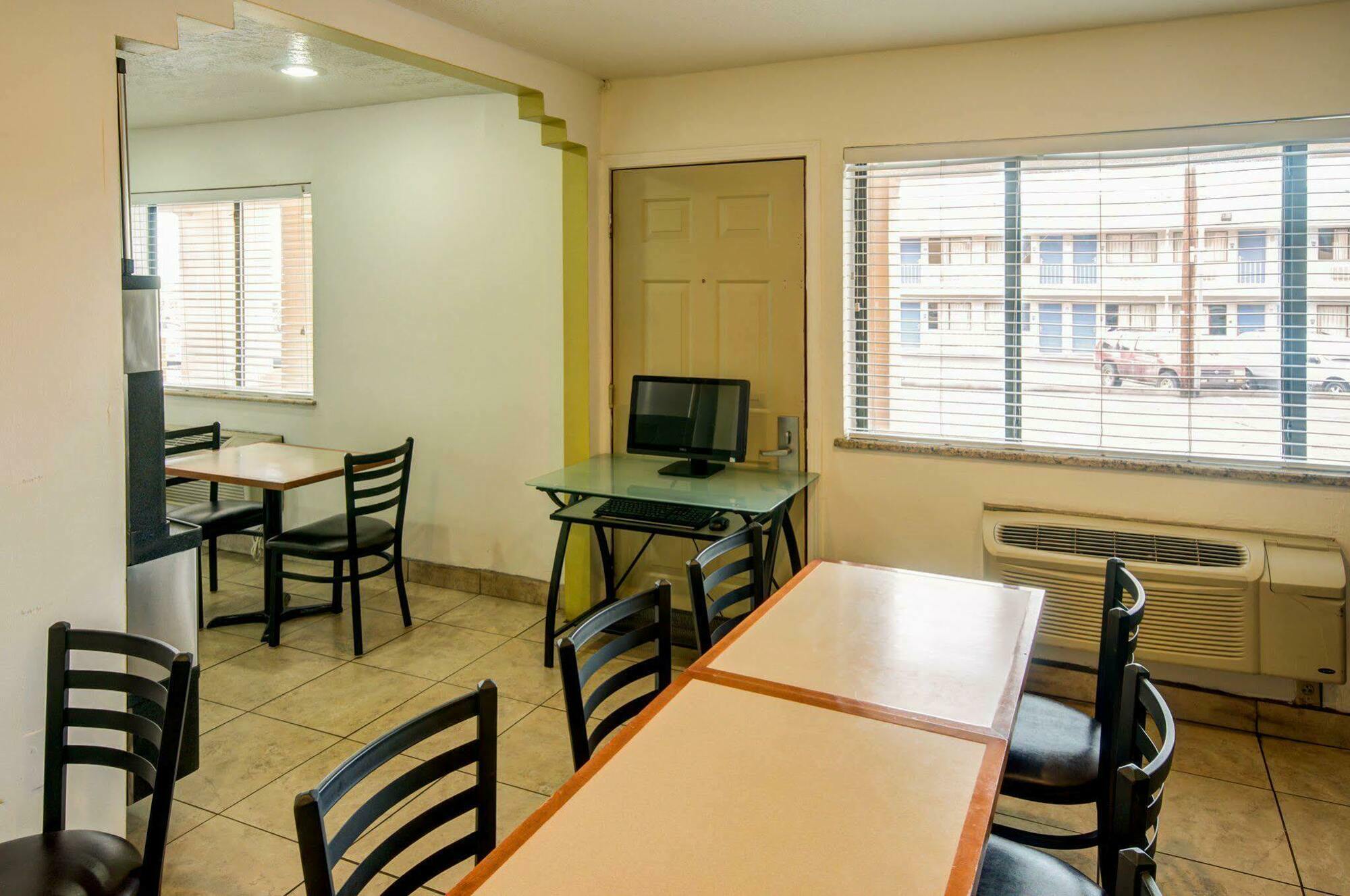 Econo Lodge East Αλμπουκέρκι Εξωτερικό φωτογραφία